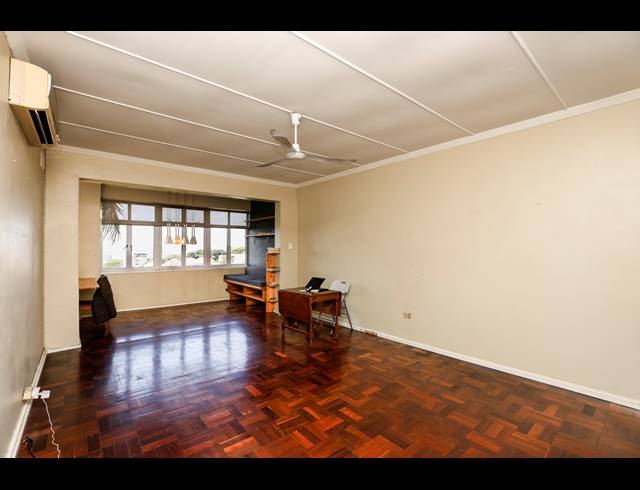 2.5 BEDROOM APARTMENT FOR SALE IN GLENWOOD